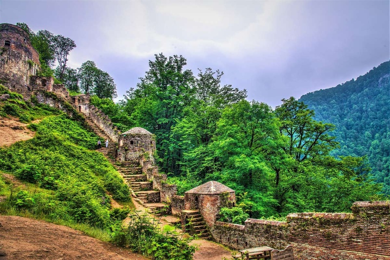 بهترین زمان سفر به قلعه رودخان؛ تماشای تاریخ در قلب جنگلهای گیلان بهترین زمان سفر به قلعه رودخان؛ تماشای تاریخ در قلب جنگلهای گیلان