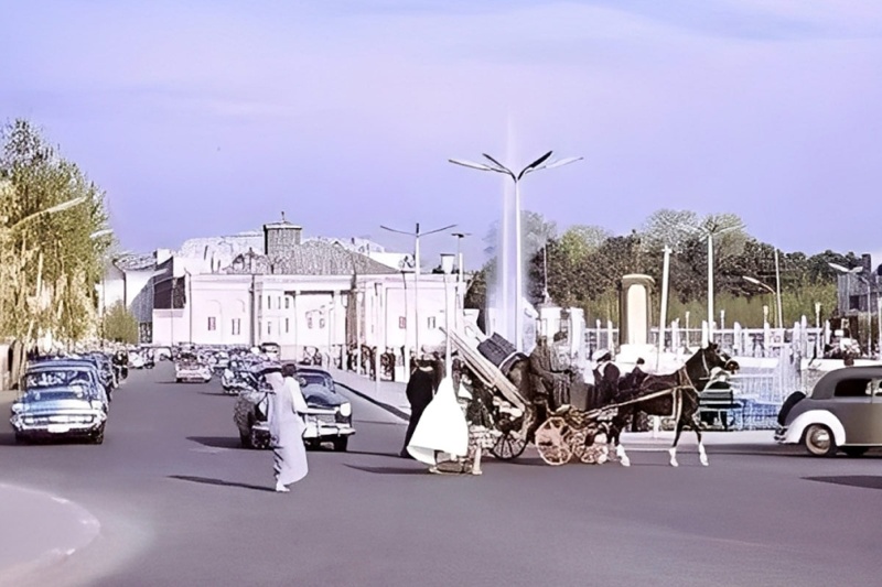 سفر به تهران قدیم؛ بهارستان با خودروها و کلاسکه در دهه ۳۰!