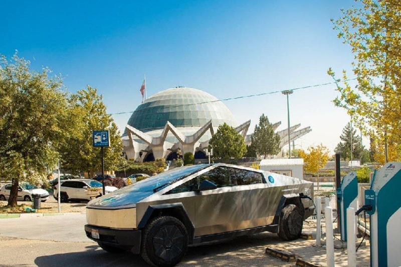 سایبرتراک تسلا در ایران؛ رکورد جهانی از جاده‌های آمریکا تا خیابان‌های تهران