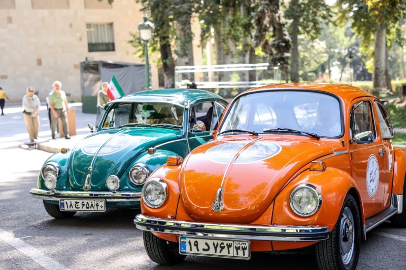 صف رنگارنگ فولکس‌ها در جاده چالوس؛ رالی خانوادگی بیتل‌ها (+عکس)