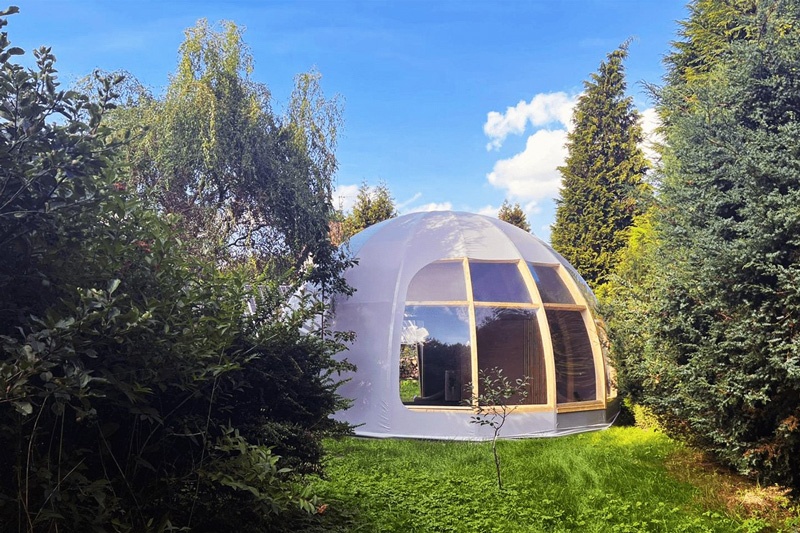 هتل پنج‌ستاره‌ در طبیعت؛ کمپینگ آینده‌نگرانه با چادر کروی