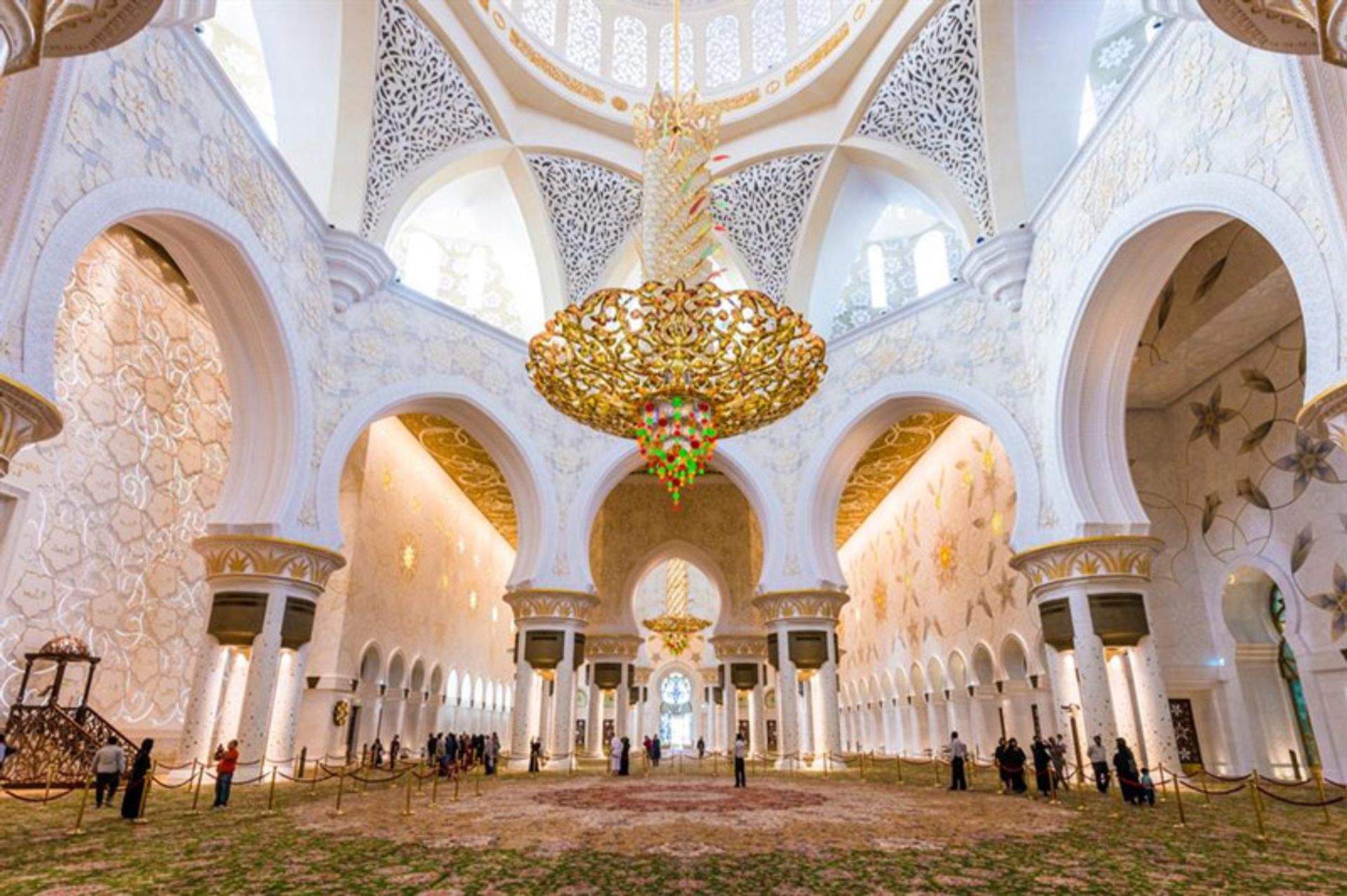 شبستان مسجد شیخ زاید ابوظبی