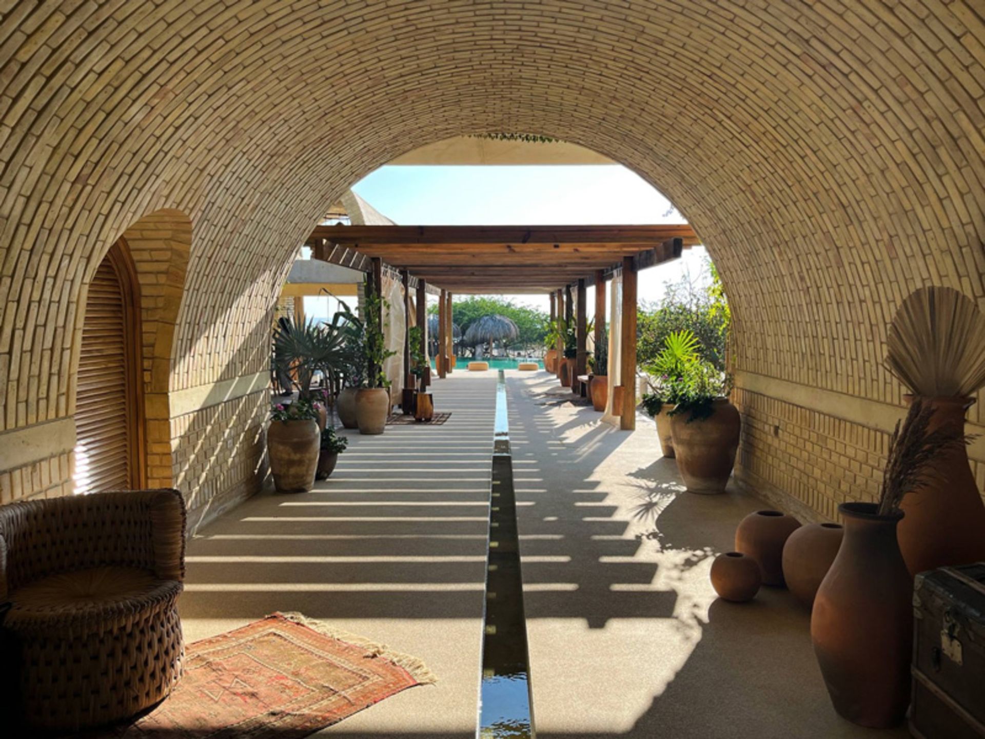 مسیر ورودی هتل کاسونا اسفورزا