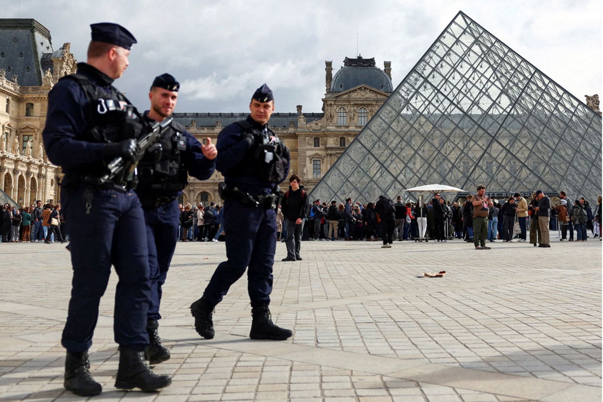 جزییات جدید سرقت از لوور؛ دزدان جواهرات سلطنتی، خلافکاران خردهپا بودند! 3 سرقت از موزه لوور