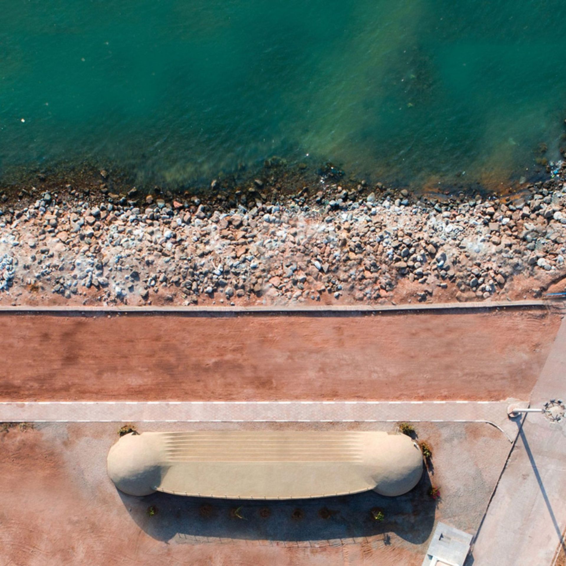 عکس هوایی مرکز فرهنگی رونگ و ساحل دریا