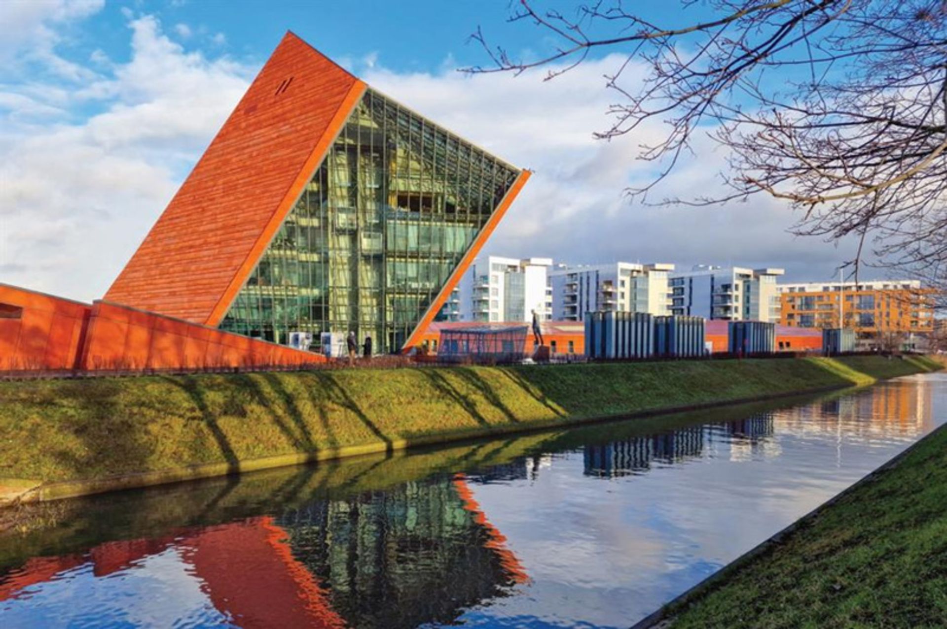 ساختمان مدرن موزه جنگ جهانی دوم در لهستان