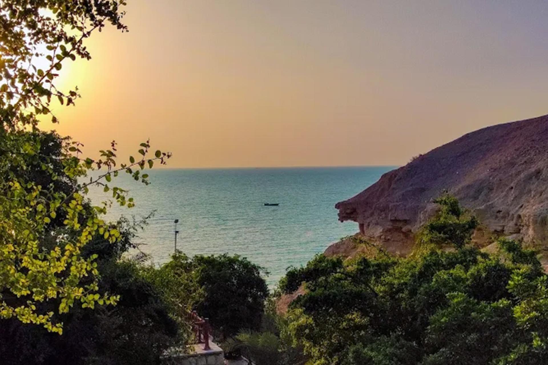 زیپ‌لاین روی میراث؛ قلعه باستانی ریشهر در خطر تخریب