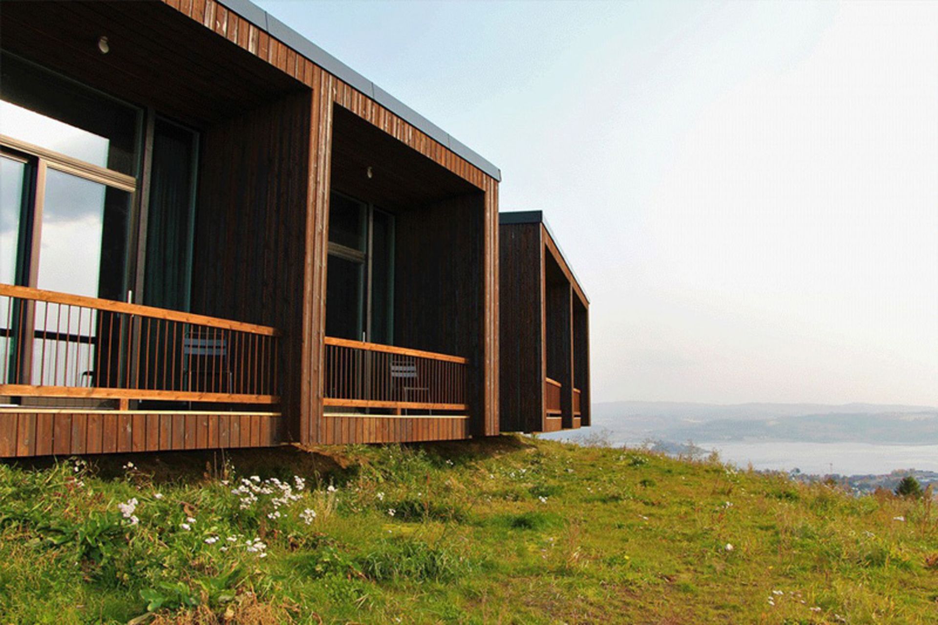 اتاق ها و بالکن چوبی هتل اوینا نروژ