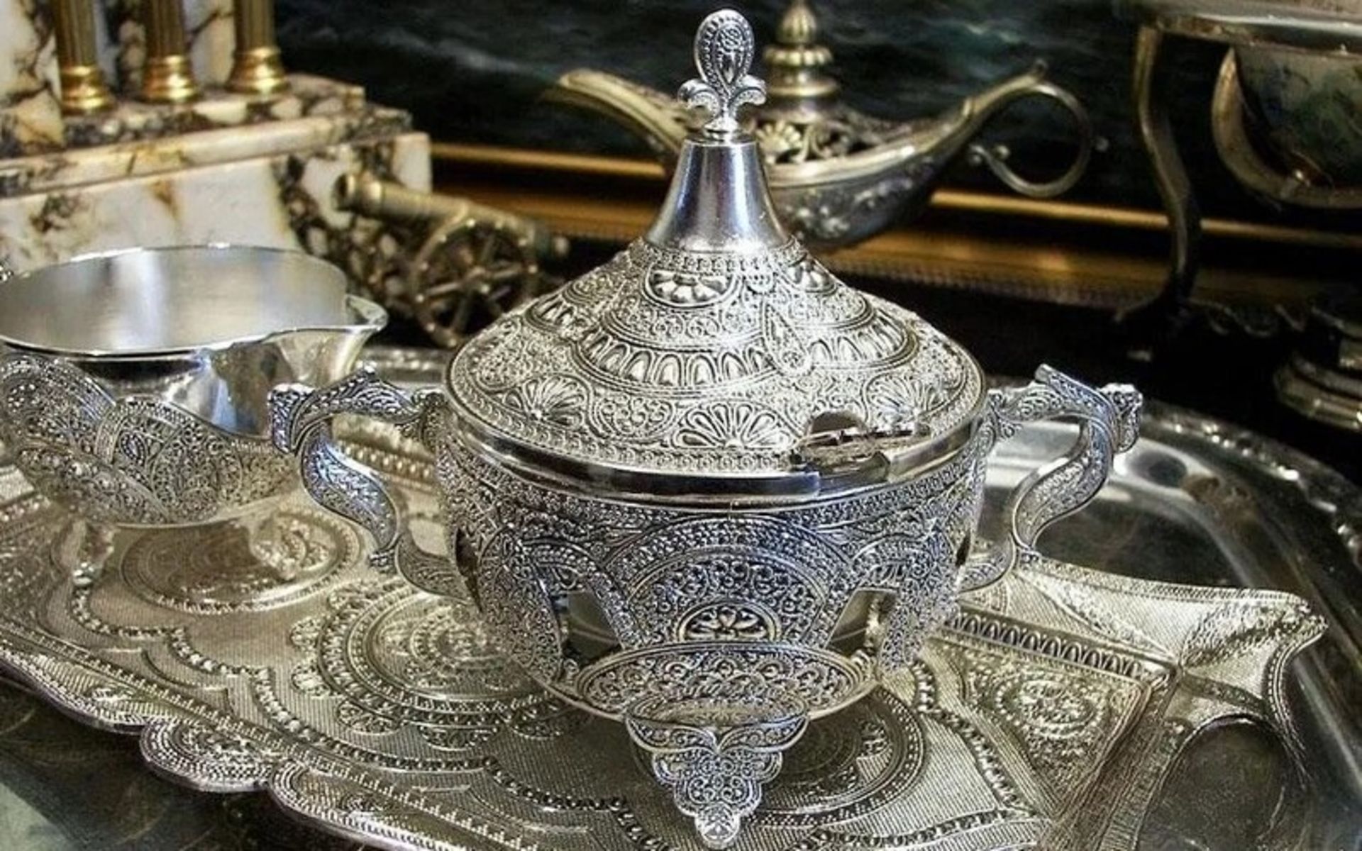 ظروف نقره ای از سوغات نجف