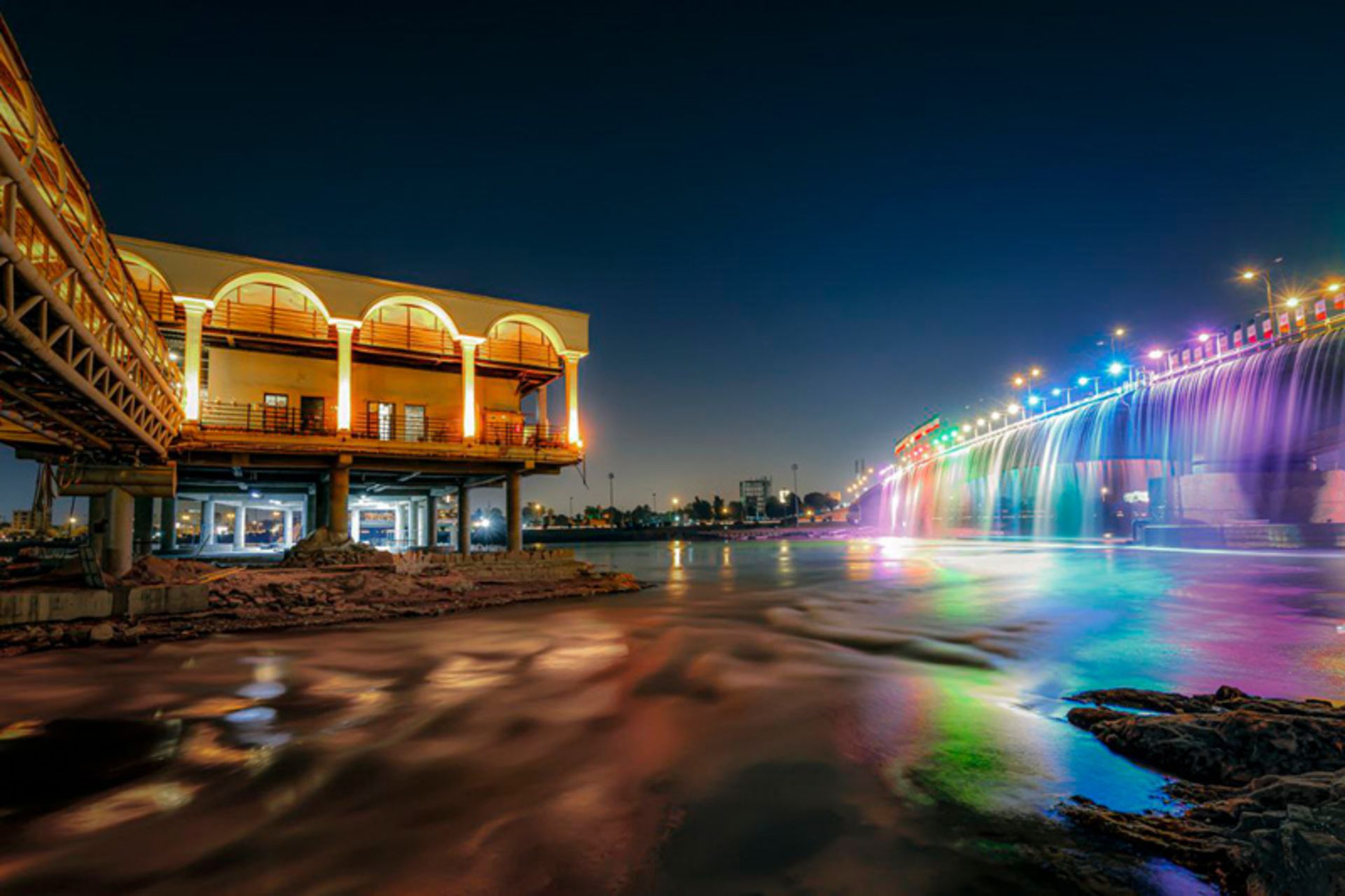  آبشار رنگارنگ پل هفتم اهواز در شب