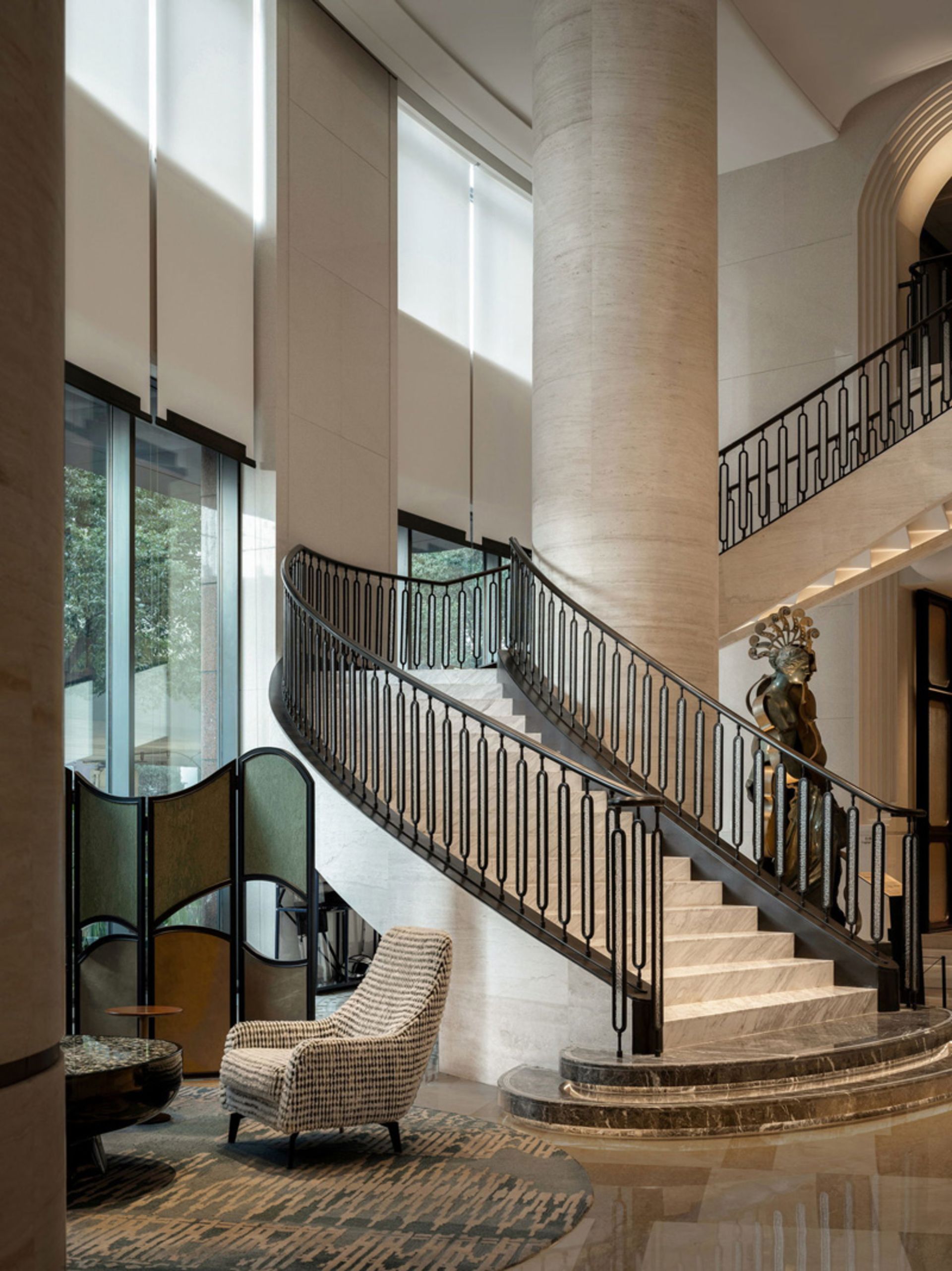 پلکان لابی هتل هیلتون شانگهای