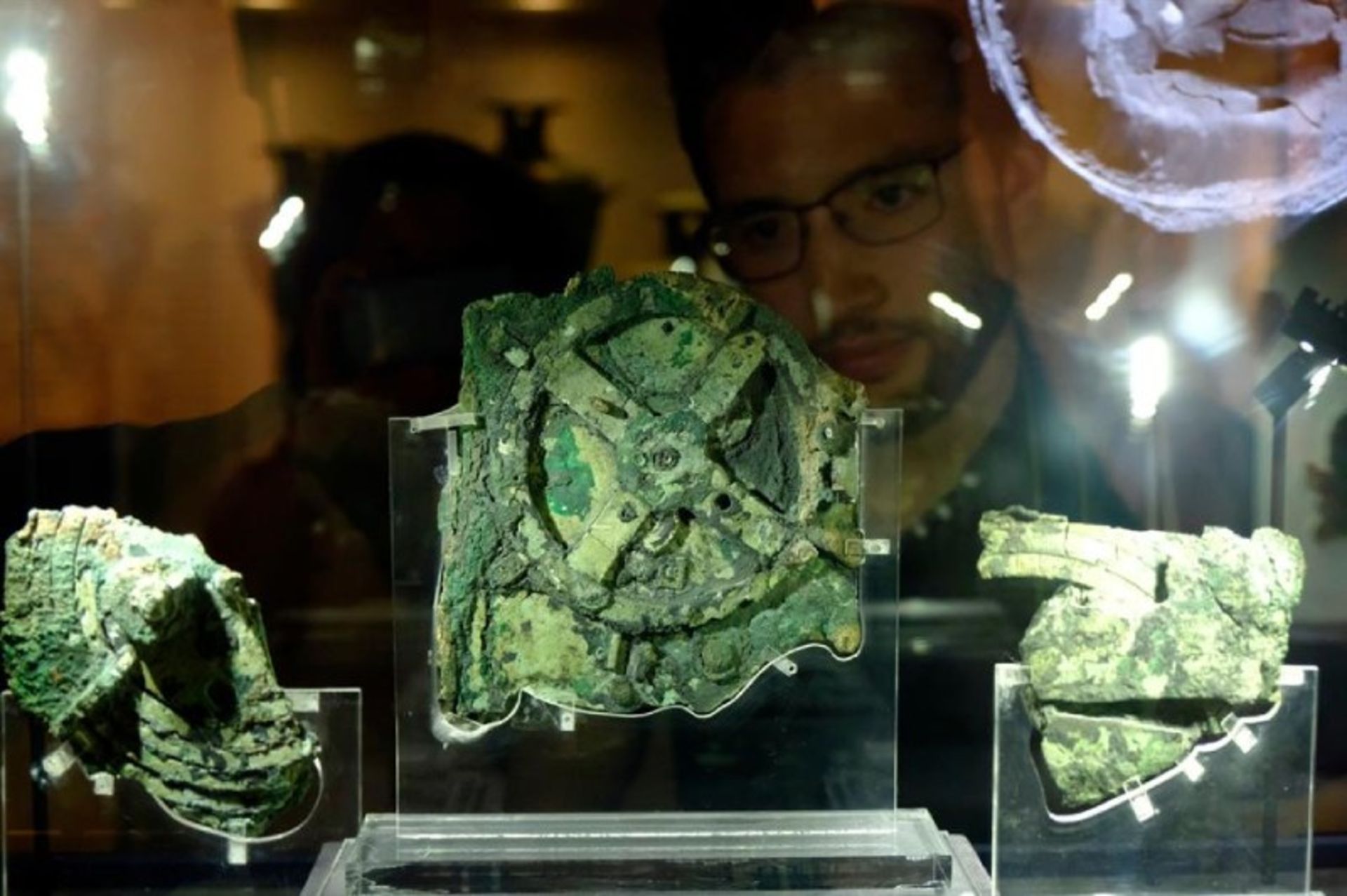 قطعه های ماشین آنتیکیترا در موزه