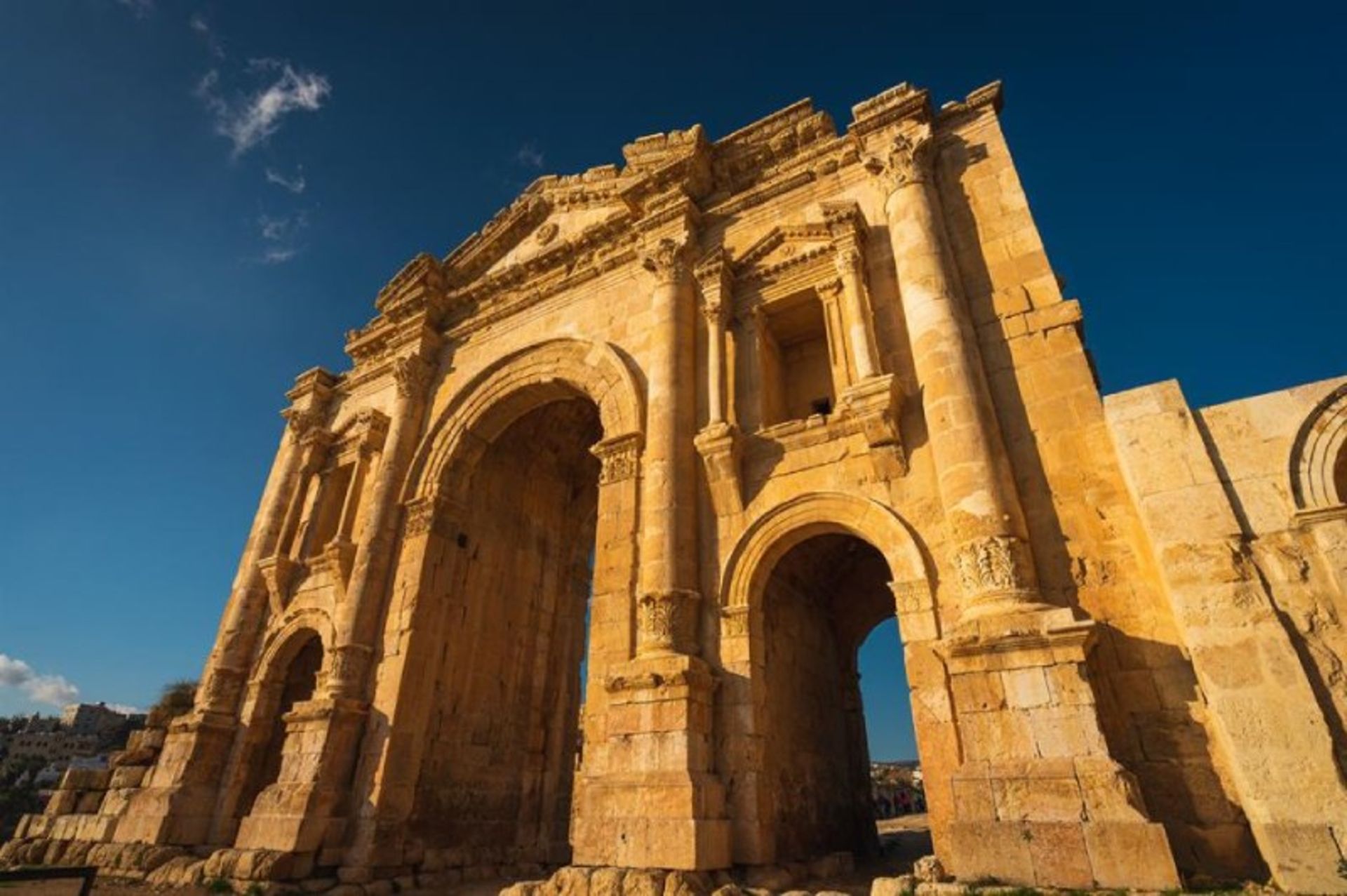 دروازه هادریان اردن