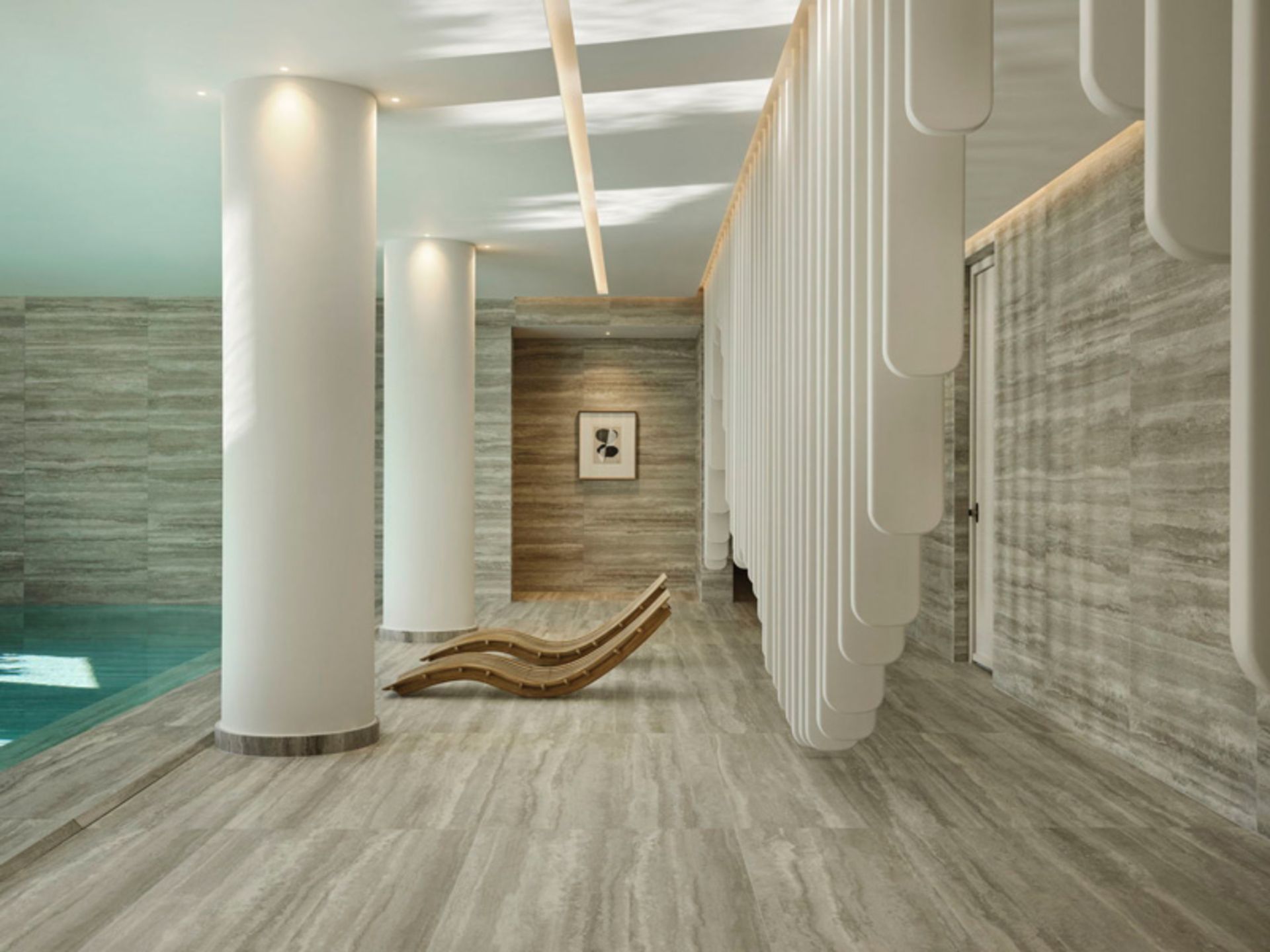 جواهر تازه میکونوس؛ اقامتگاهی که شما را در حیرت غرق میکند 9 تختهای استراحت در کنار استخر هتل دئوس در میکونوس یونان