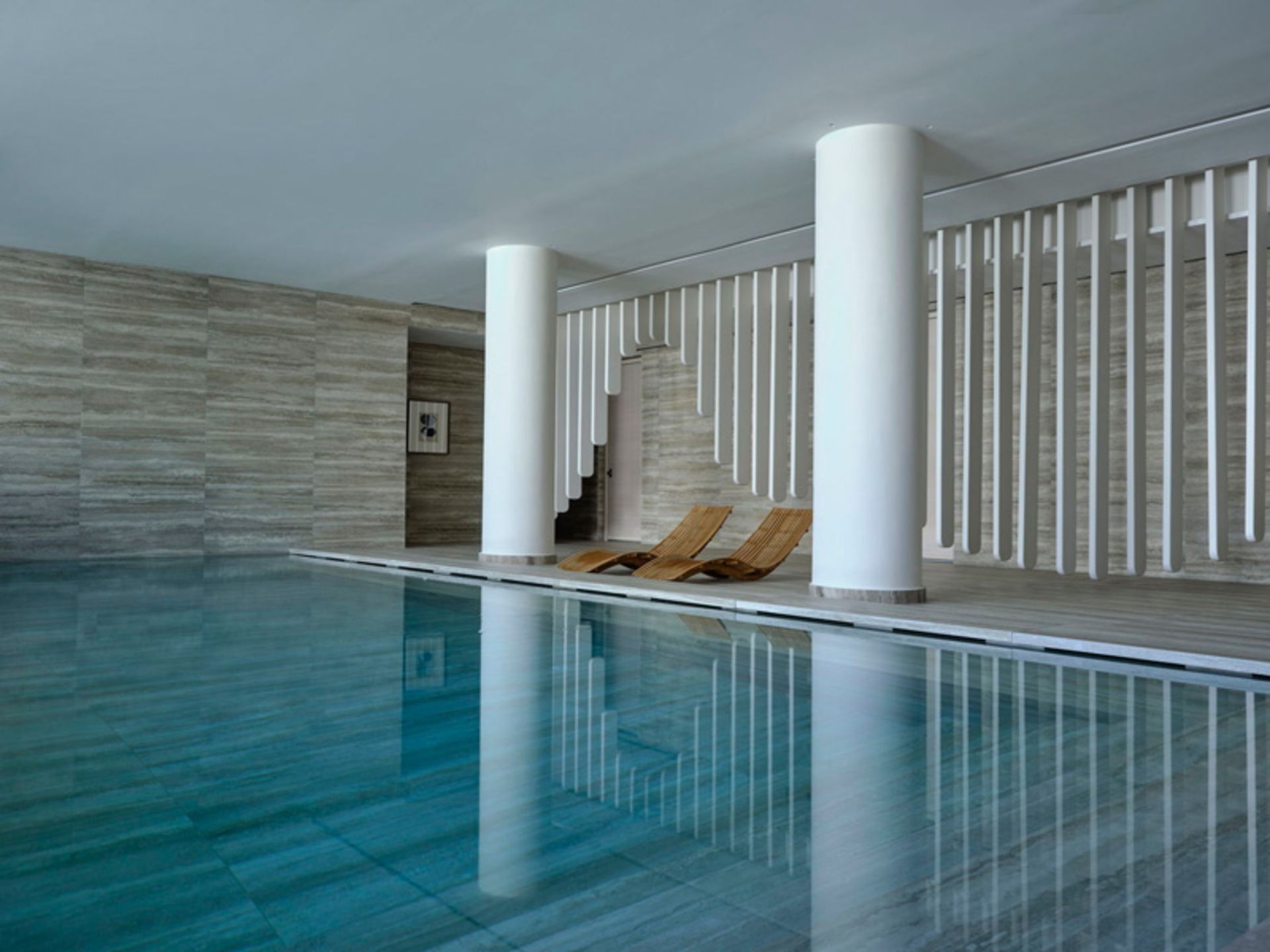 جواهر تازه میکونوس؛ اقامتگاهی که شما را در حیرت غرق میکند 10 استخر هتل دئوس در میکونوس یونان