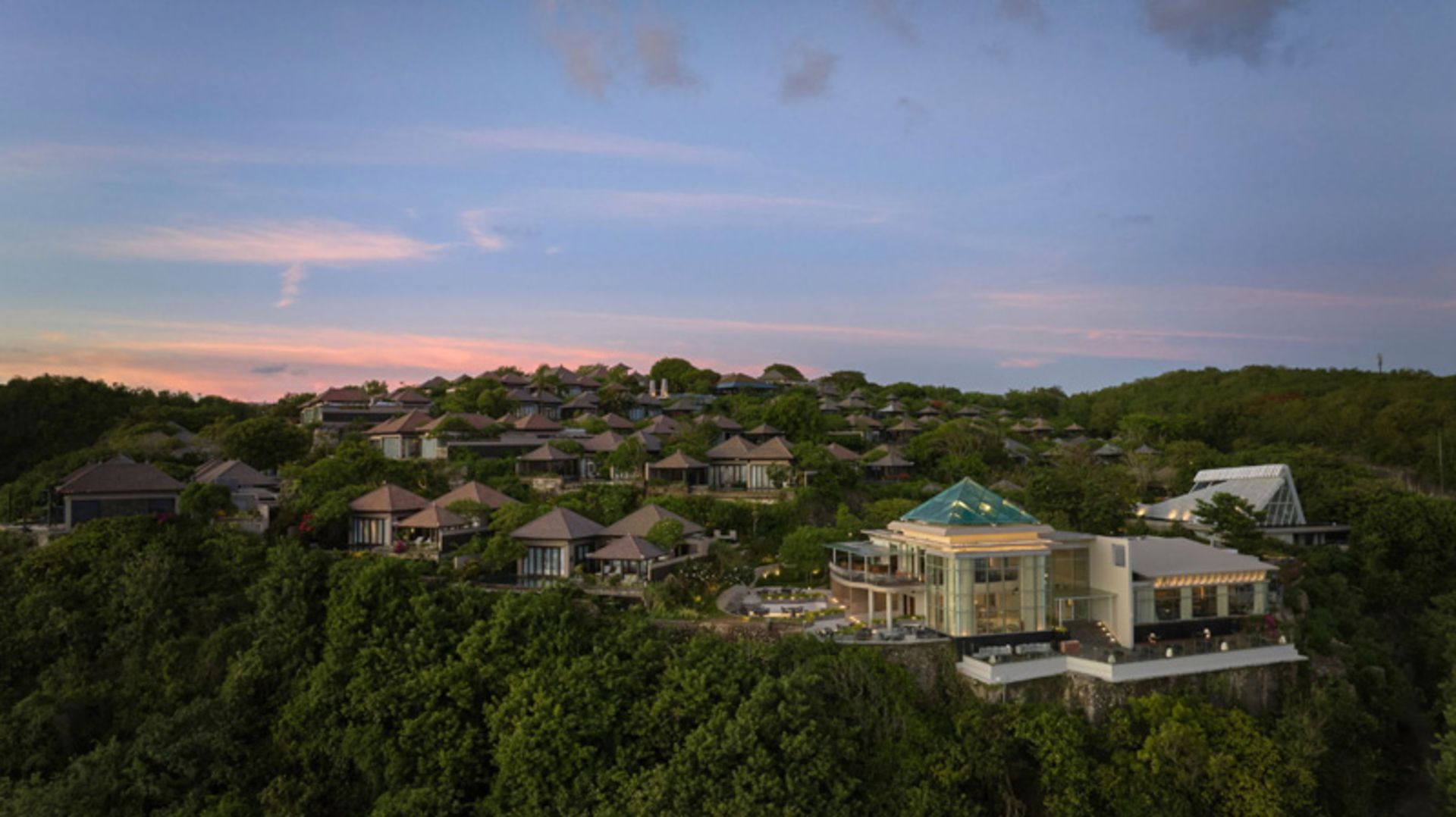 هتل اومانا در بالی در جنگل