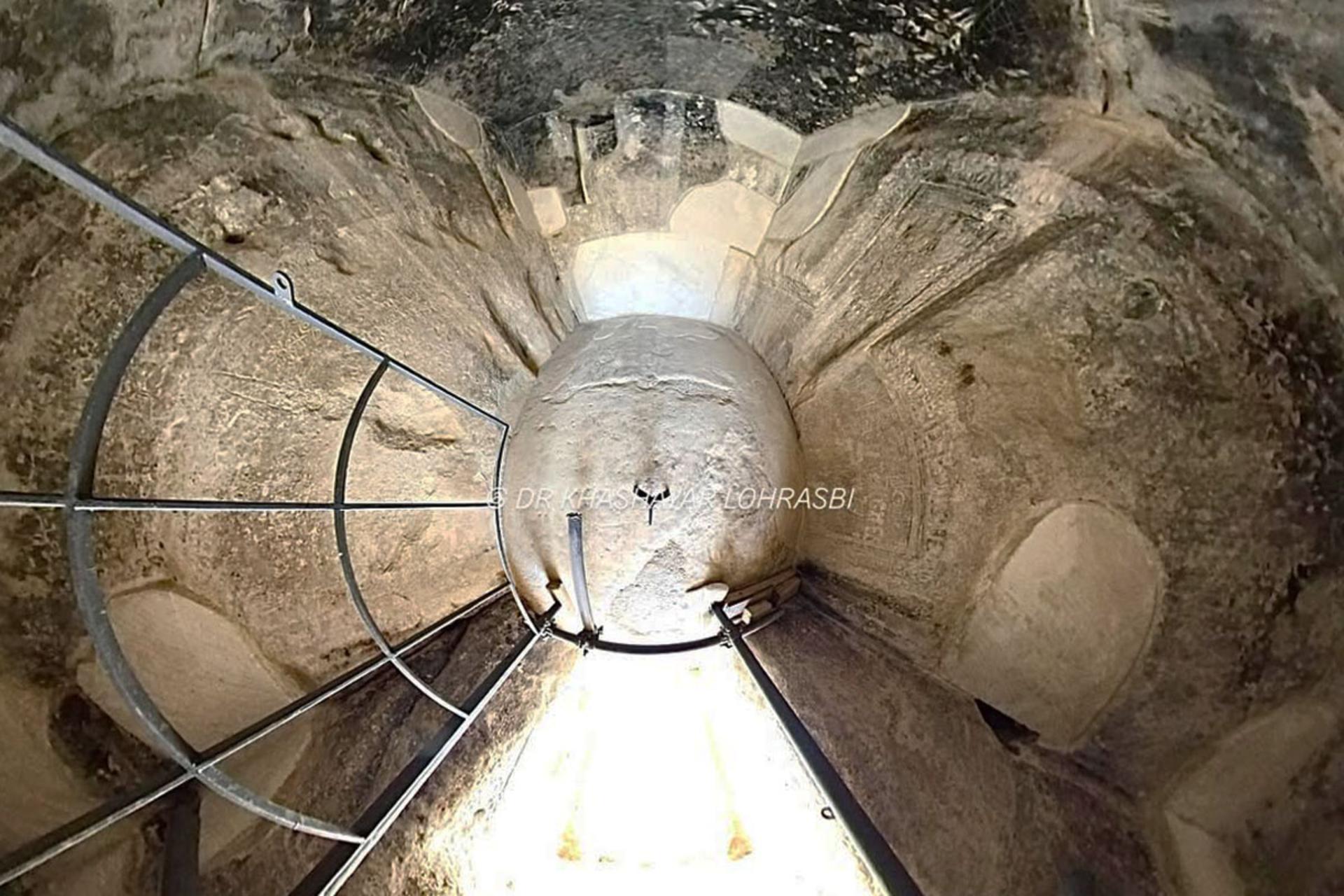 عکس داخل آرامگاه کوروش کبیر