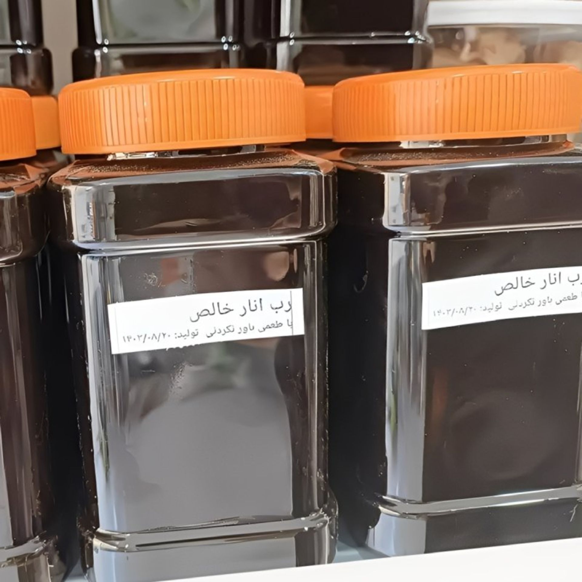 شیشه های رب انار مریوان