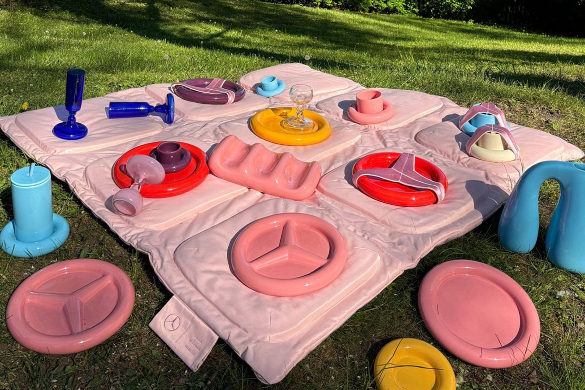 کانسپت جدید مرسدس؛ وقتی کمپینگ لوکس و صورتی میشود! 3 گلمپینگ با کانسپت جدید مرسدس سیالای