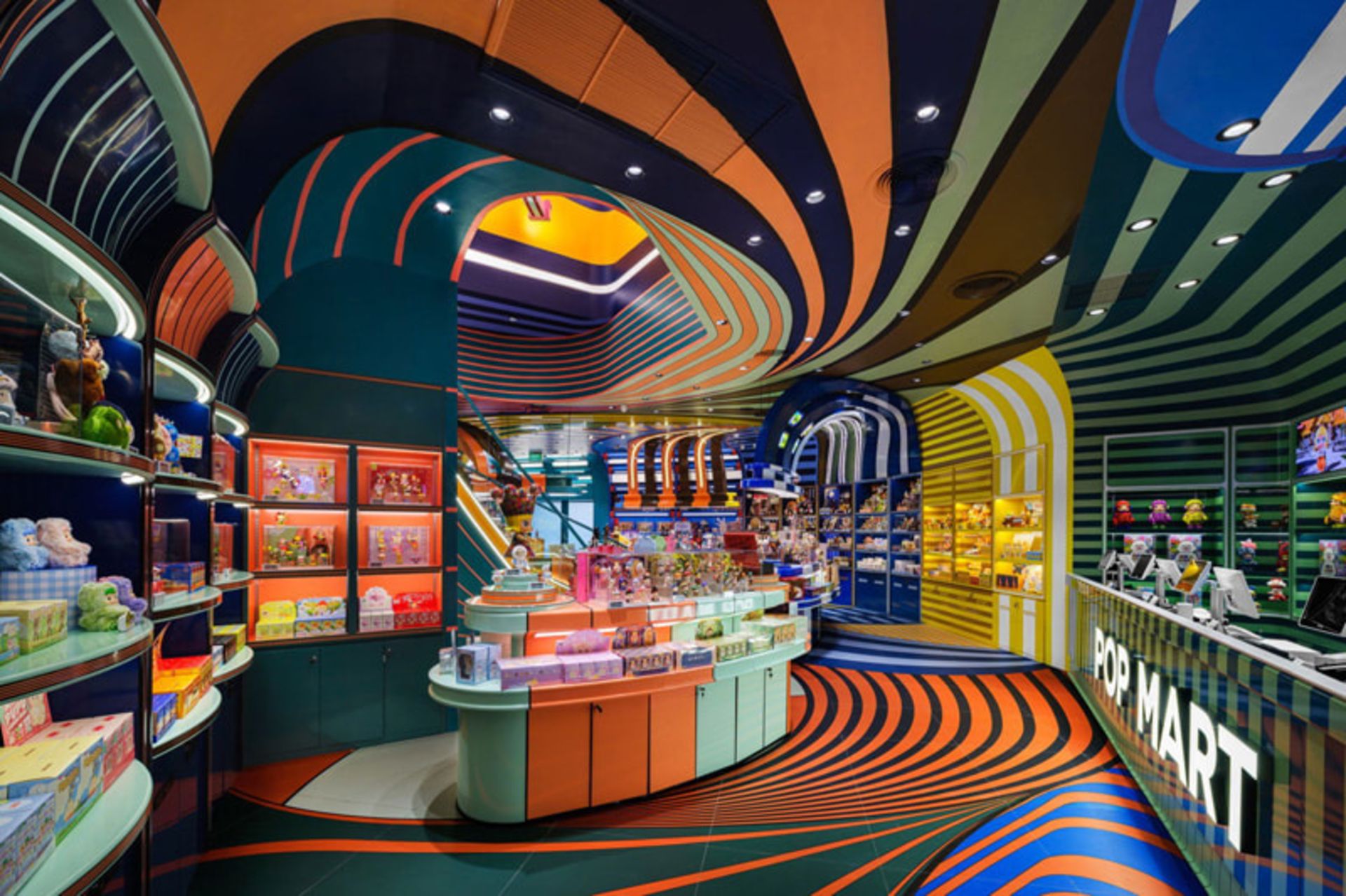 طراحی داخلی رنگارنگ و مدرن و موج دار فروشگاه پاپ مارت بانکوک