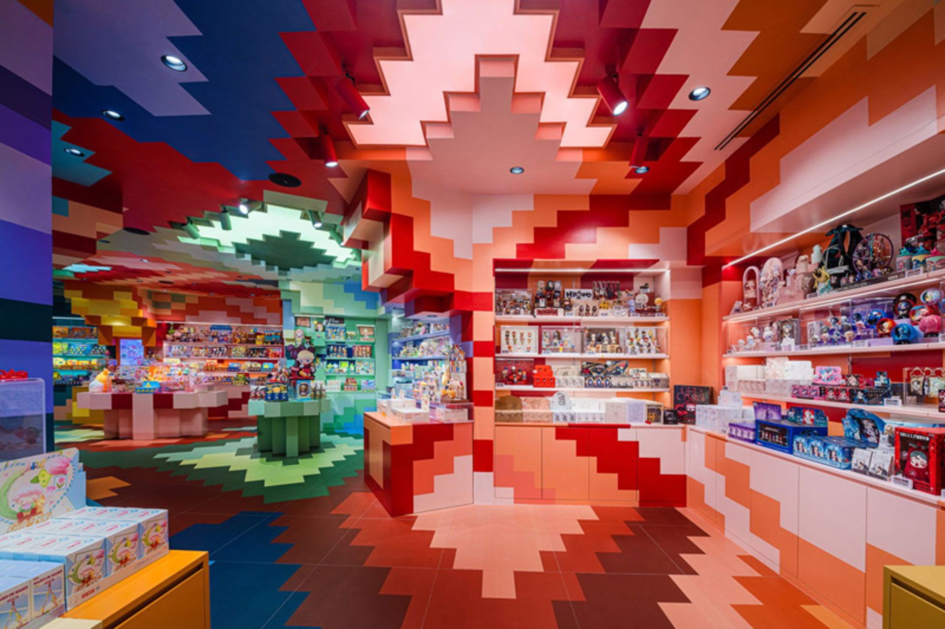 نمای داخلی رنگارنگ و مواج فروشگاه پاپ مارت تایلند