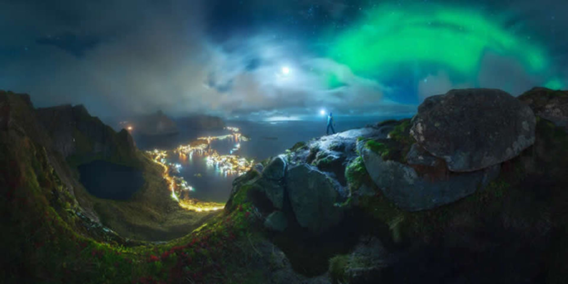 شفق قطبی در آسمان وفوتن، نروژ