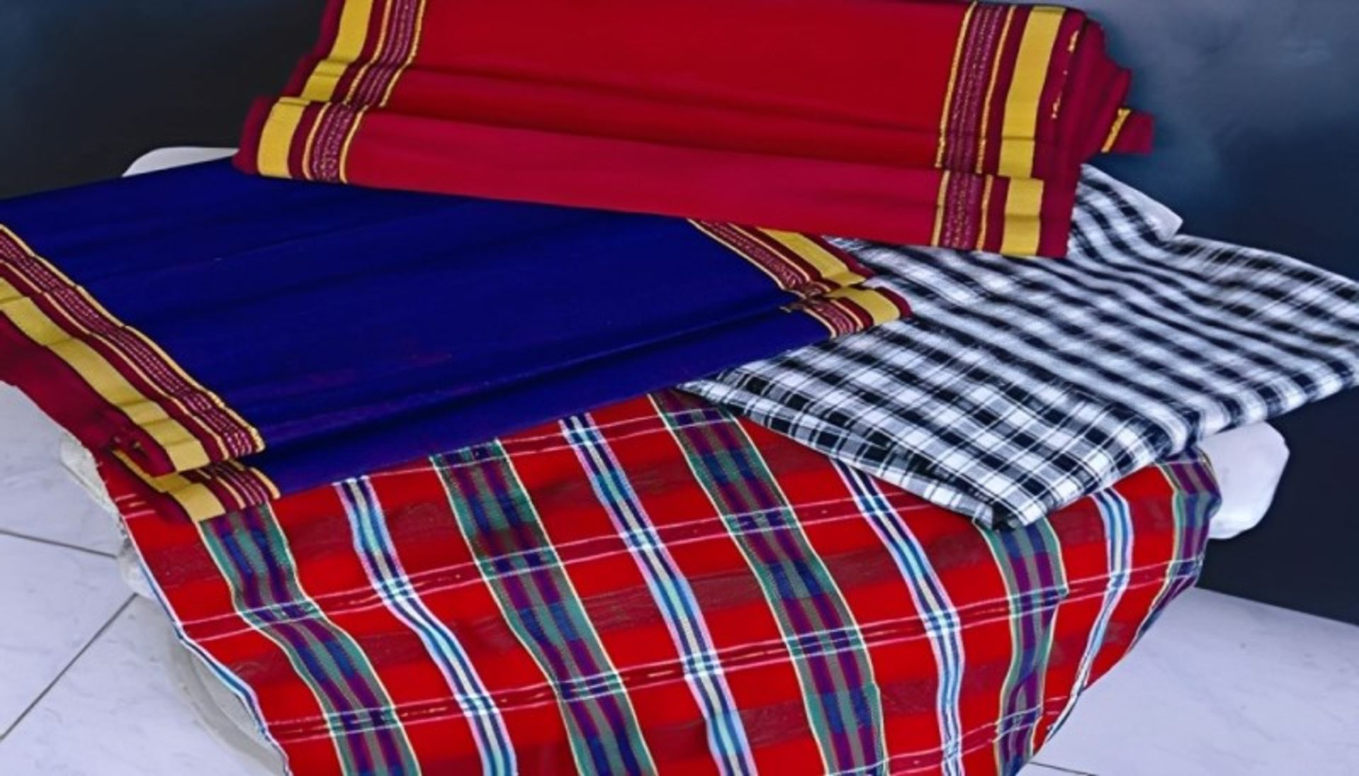 پارچه های رنگارنگ شال 