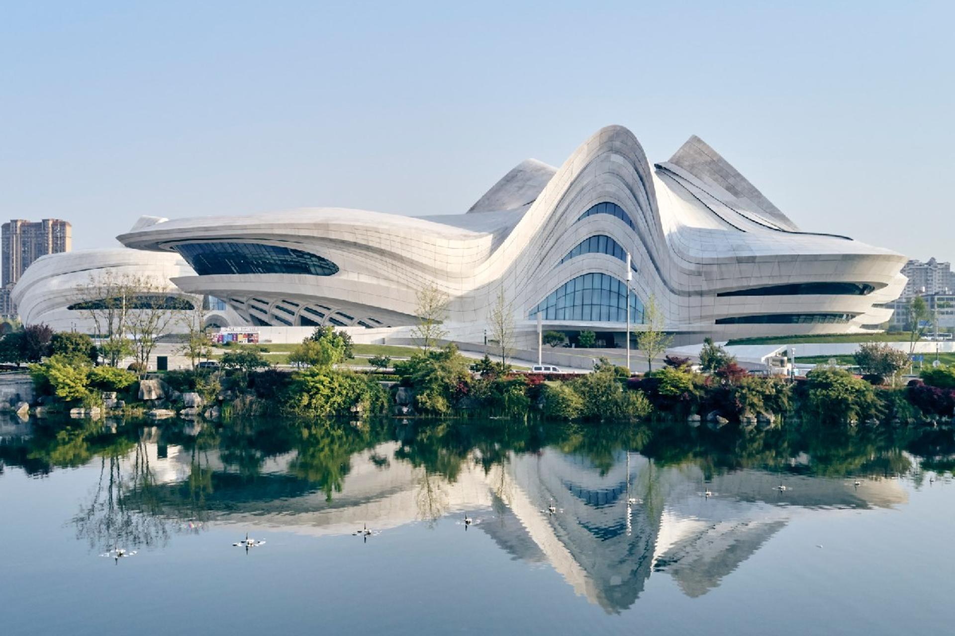 نمای بیرونی ساختمان مرکز بین‌ المللی فرهنگ و هنر چانگشا میشیهو