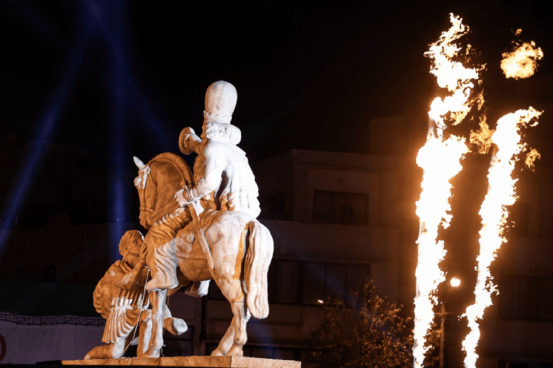 مجسمه شاپور و والرین 