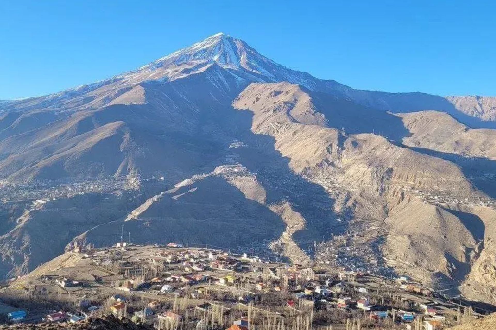 چرا نوک قله دماوند دیگر برف ندارد؟ 3 دماوند بدون برف