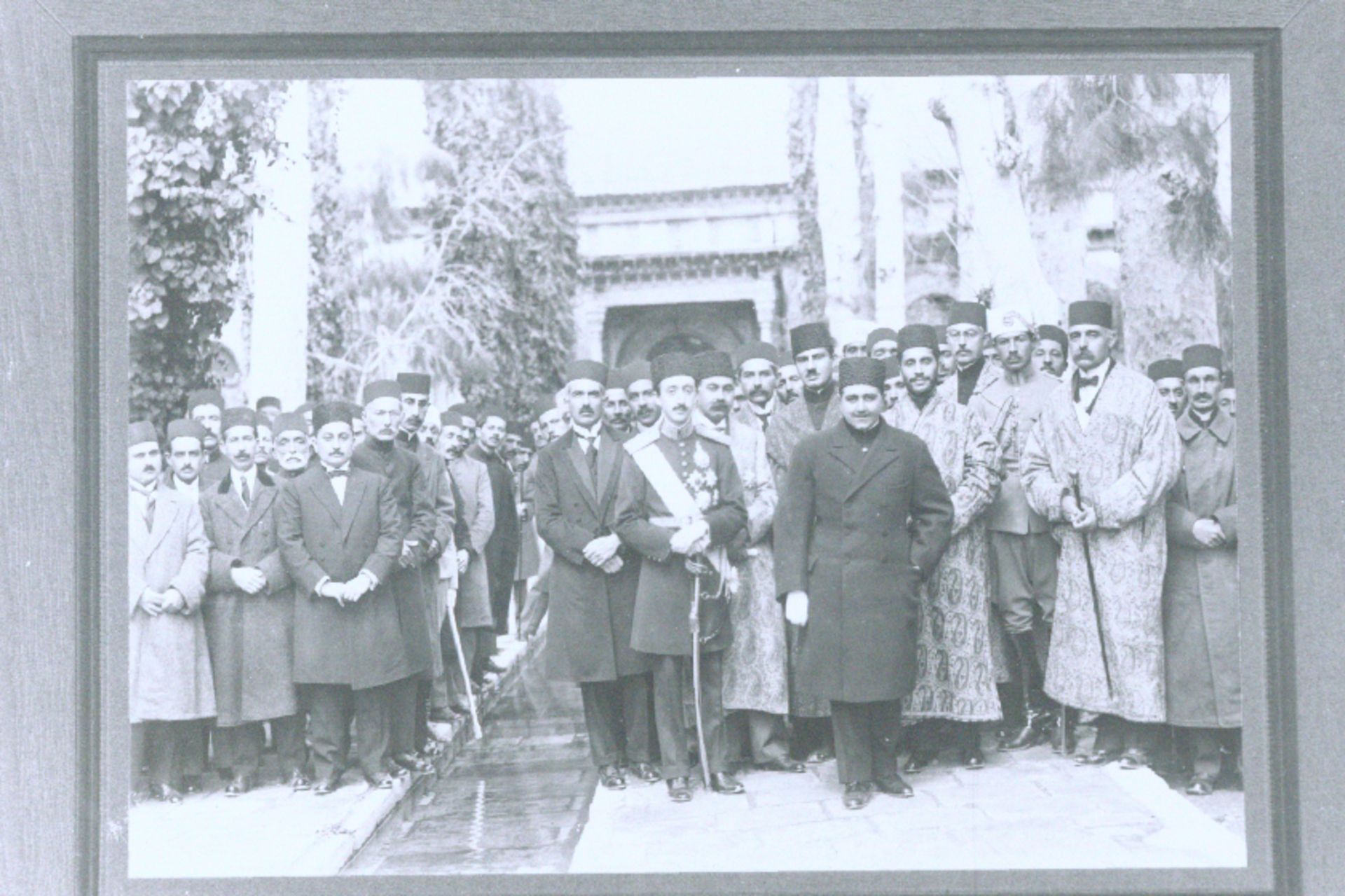 تصویری تاریخی از آخرین شاه قاجار؛ احمدشاه و آخرین خندههایش! 3 احمدشاه قاجار