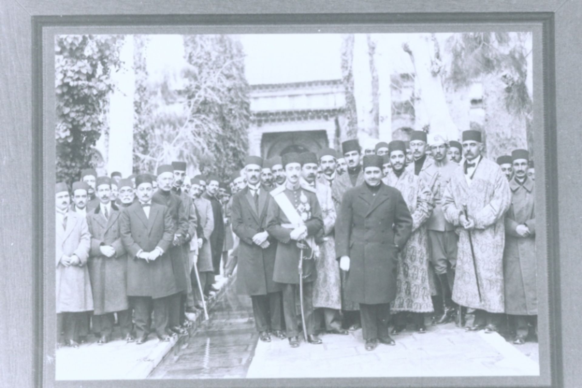 تصویری تاریخی از آخرین شاه قاجار؛ احمدشاه و آخرین خندههایش! 4 احمدشاه قاجار