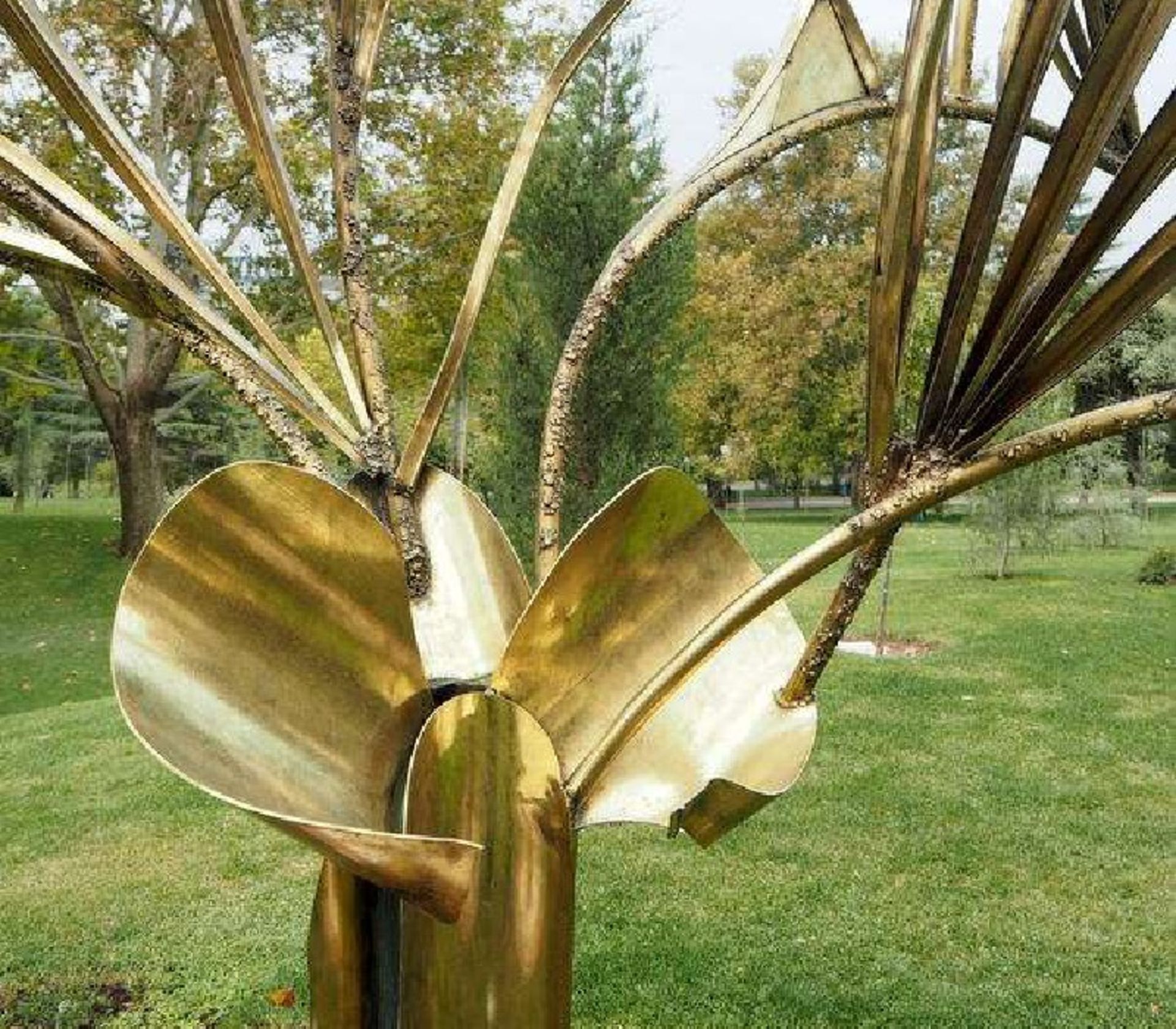 نخل طلایی پارک ملت