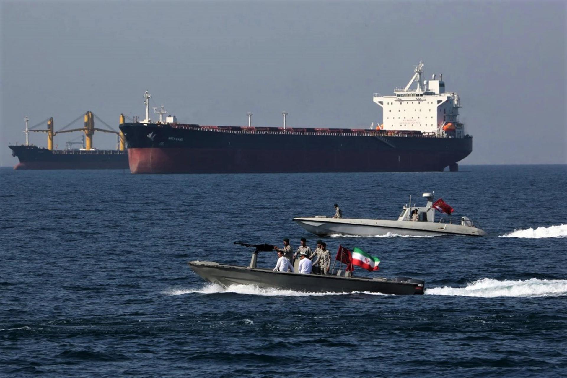 نیروی دریایی ایران در تنگه هرمز