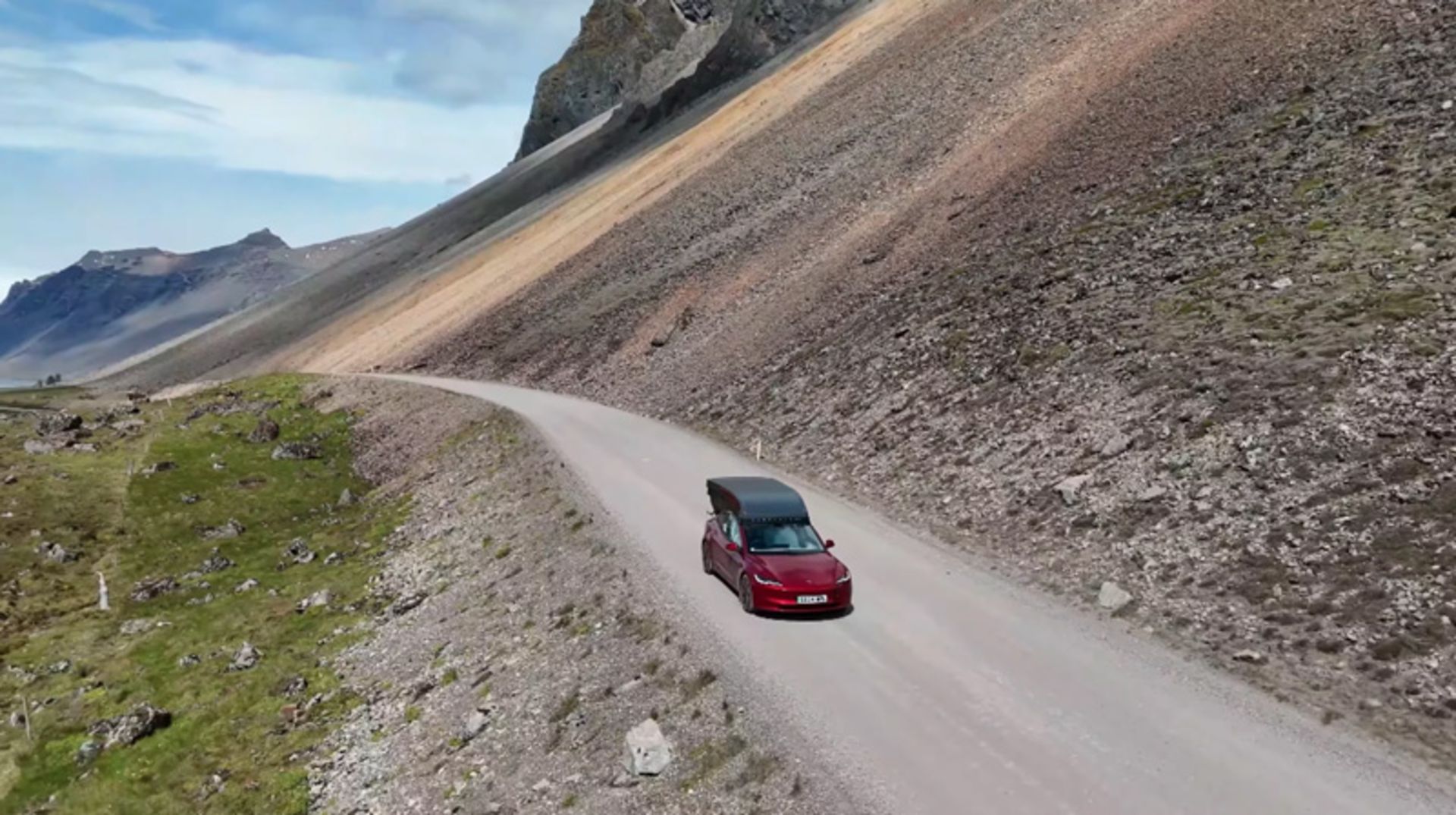 کمپر تسلا در جاده