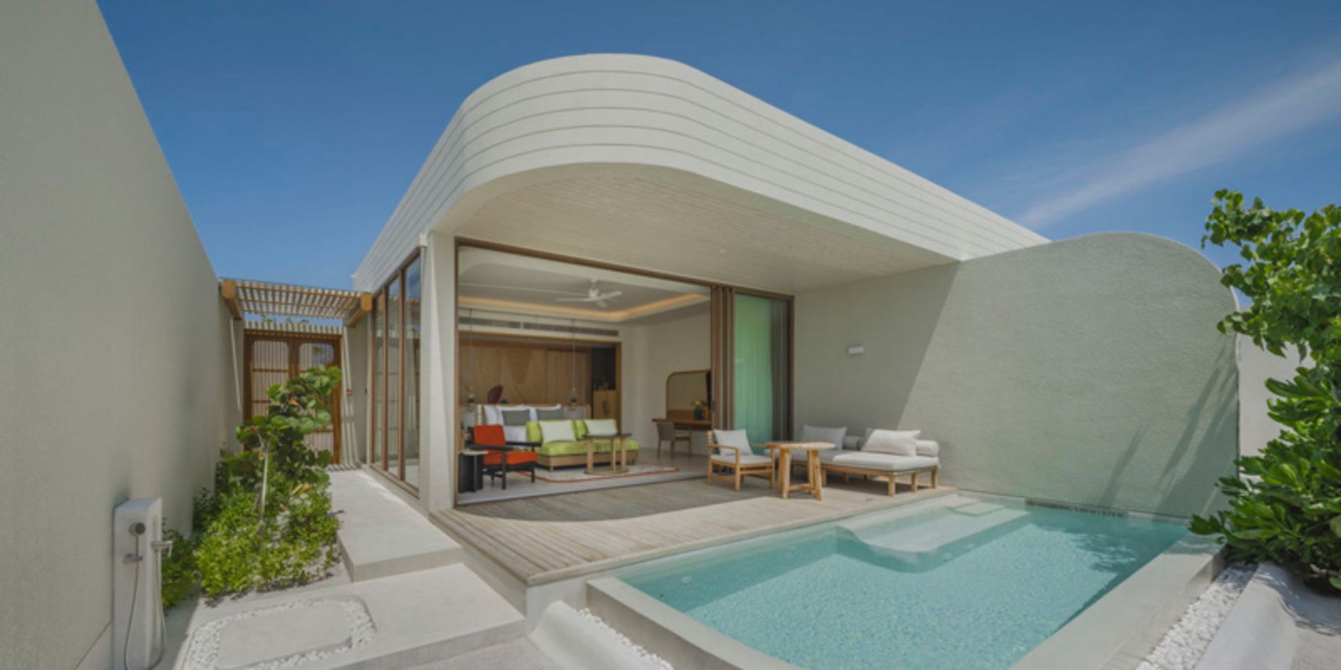 استخر اختصاصی در سوئیت هتل سنتارا گرند در مالدیو