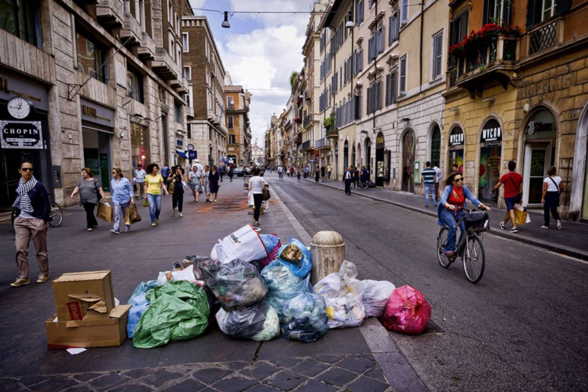 زباله در خیابان‌های رم