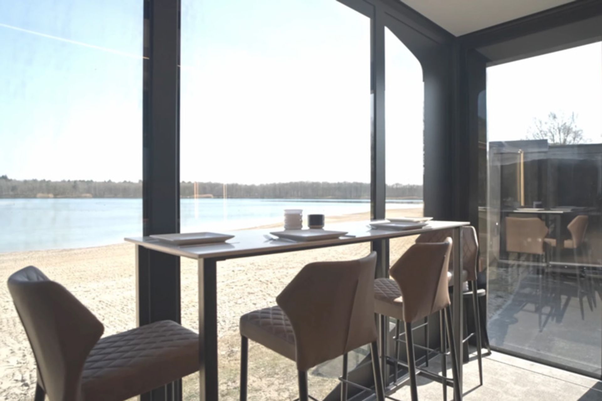 فضای نشیمن کامیون هتلی شرکت آفرود شیور