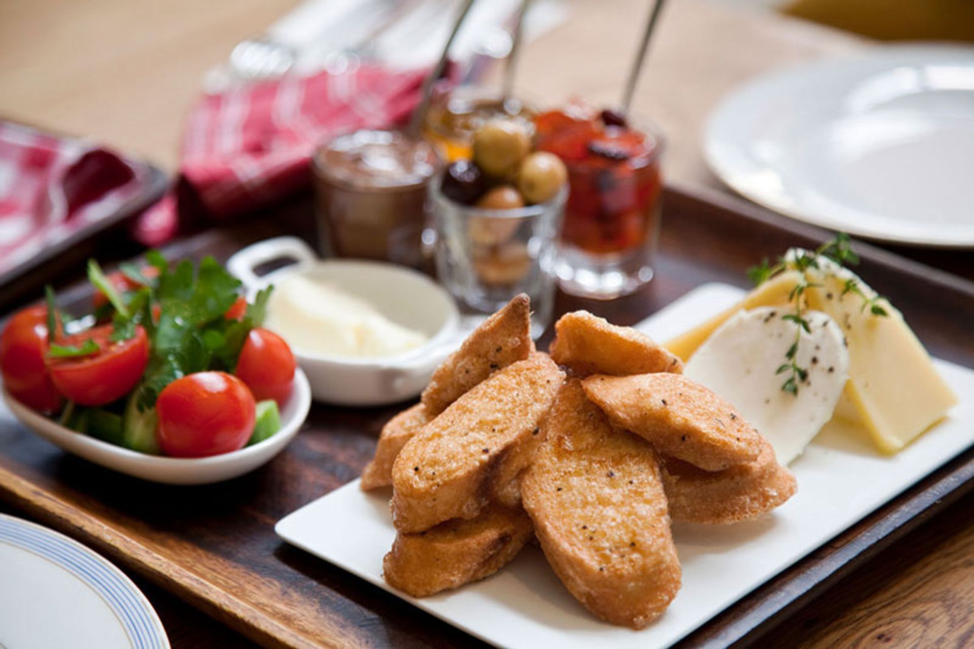 هالومی کبابی در کافه جرنی جهانگیر استانبول