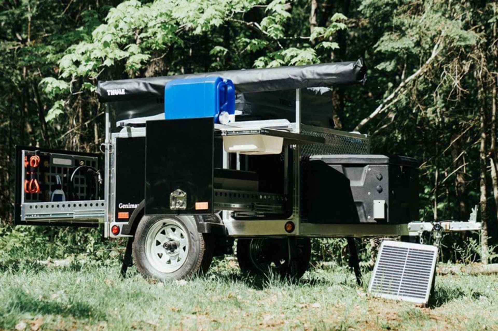 تریلر جنیمکس در طبیعت جنگلی