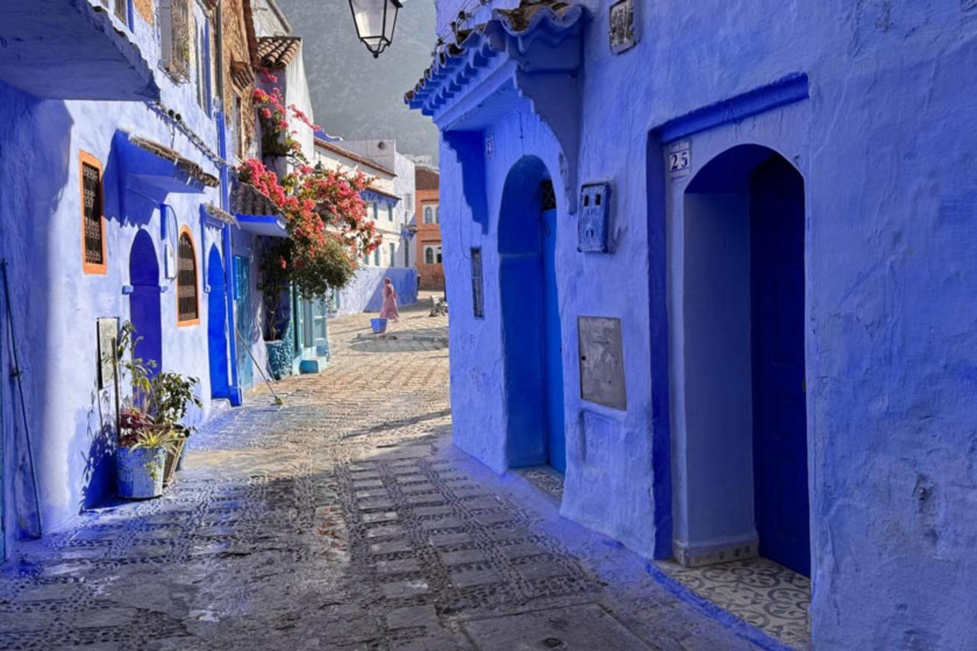 کوچه های شفشاون مراکش؛ منبع عکس: وب سایت travelsafoot.com؛ عکاس: نامشخص