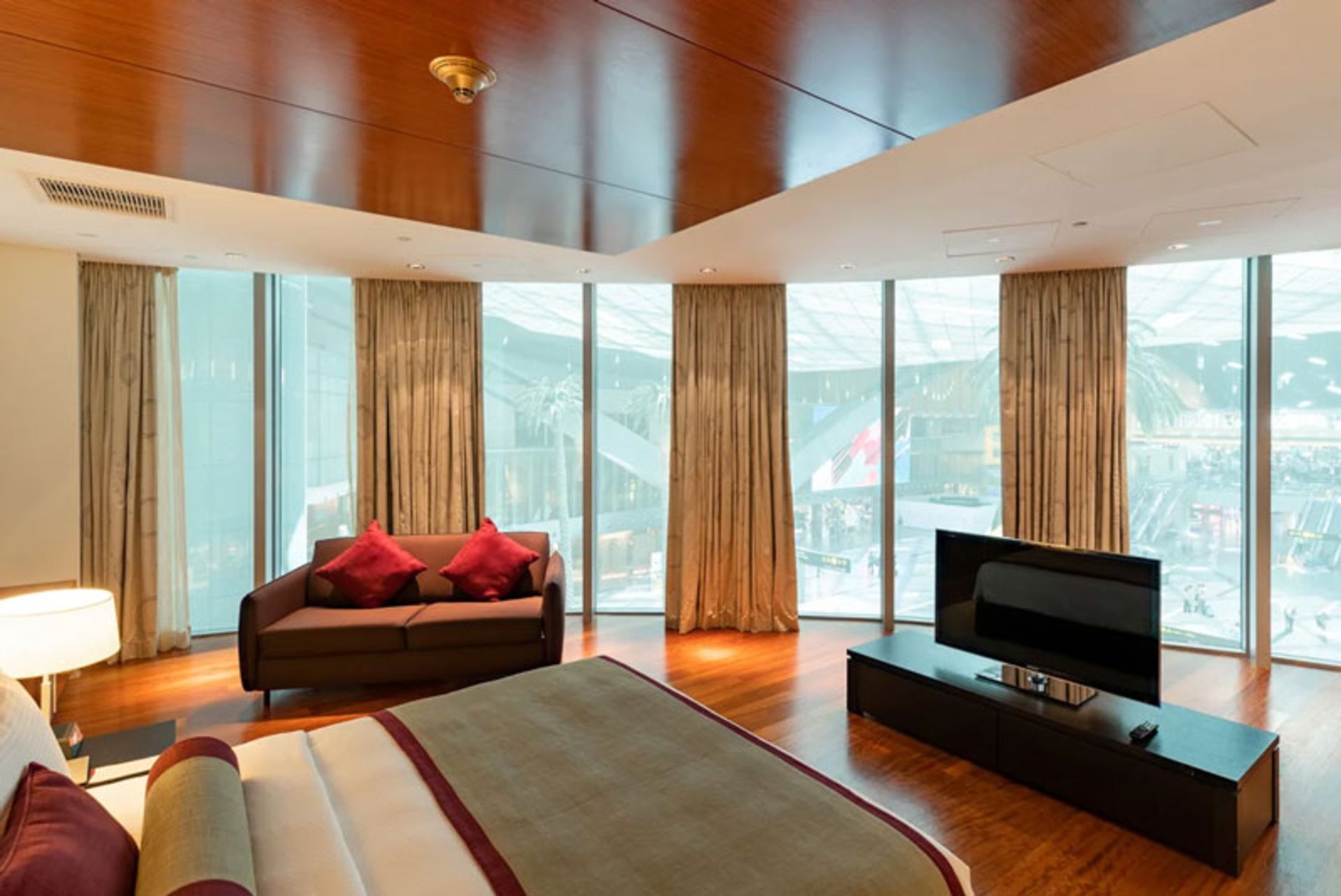 نمای رو به فرودگاه اتاق‌های هتل اوریکس دوحه