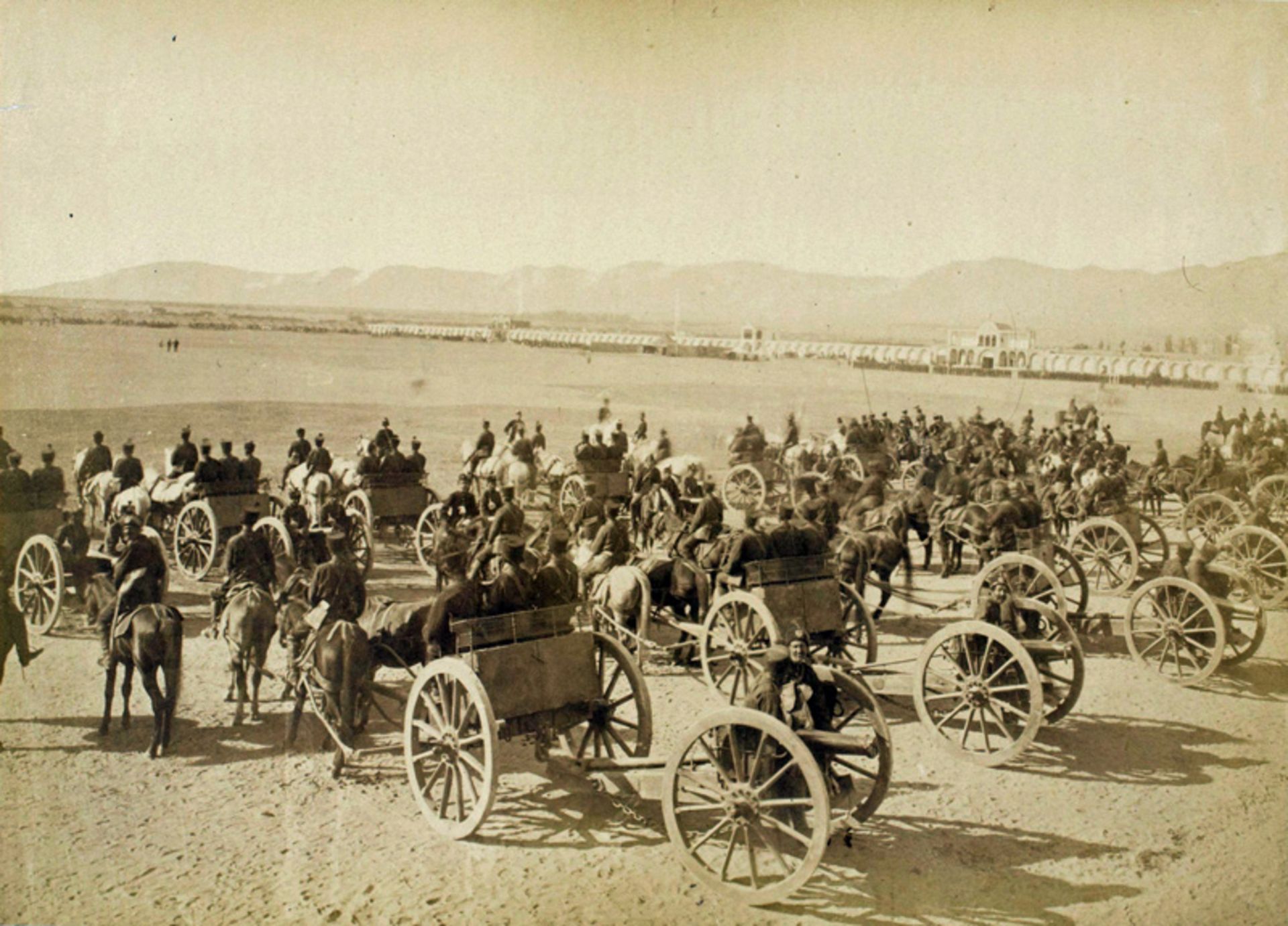 تصویری نایاب از توپهای جنگی در میدان مشق قاجار 4 عکس تاریخی میدان مشق