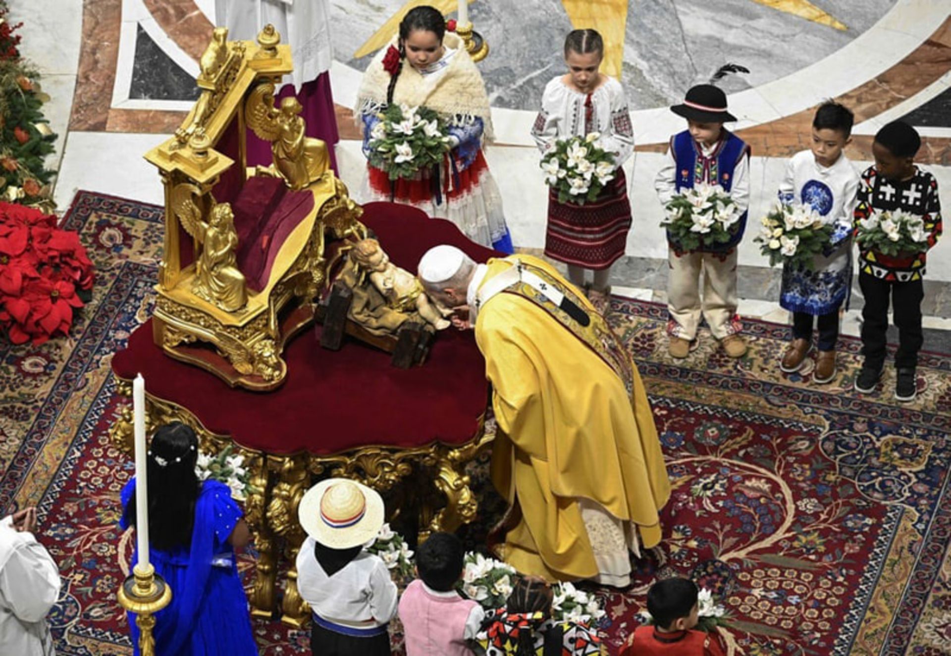 برگزاری مراسم دعای شب کریسمس توسط پاپ در کلیسای سن پیتر واتیکان