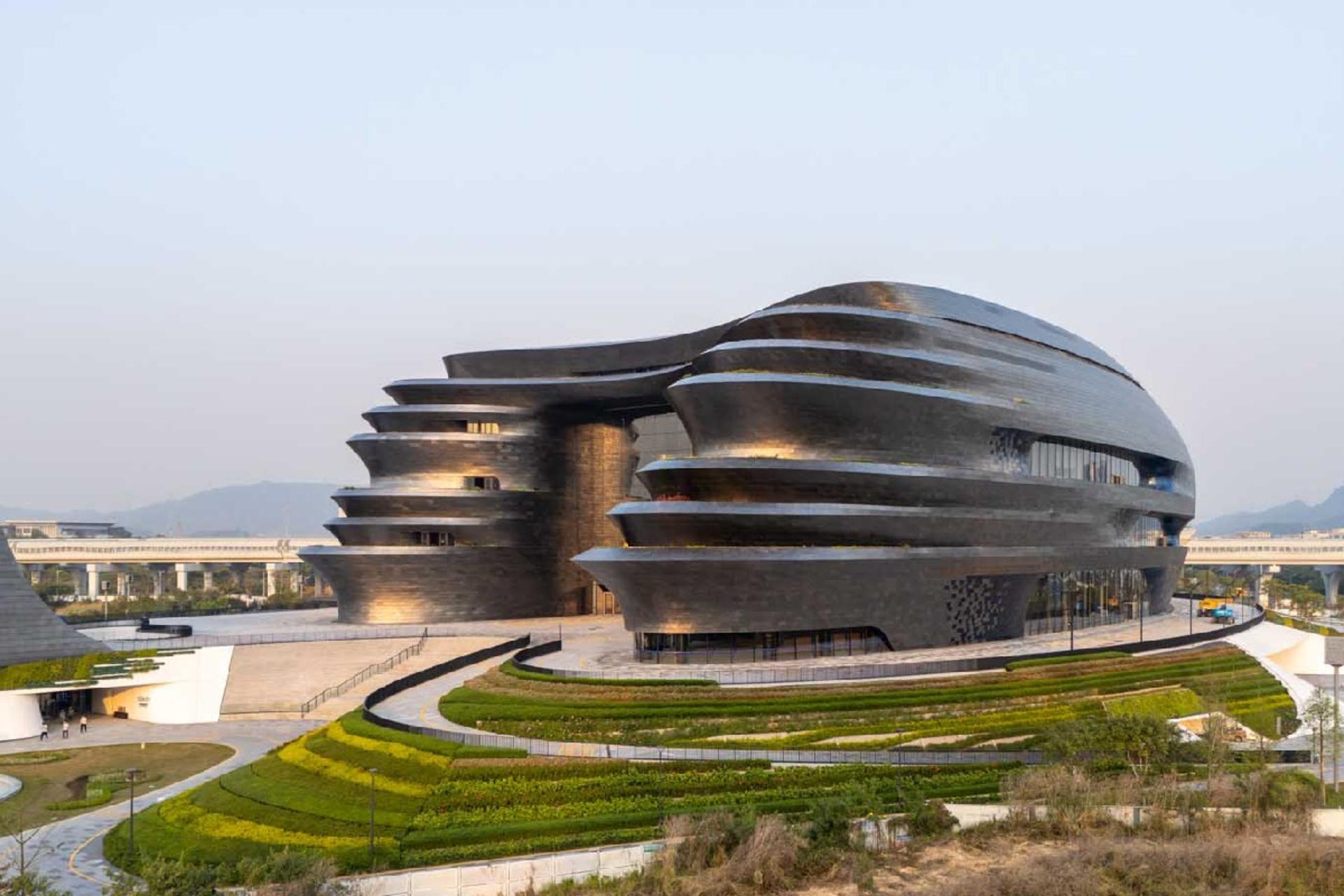 نمای بیرونی ساختمان موزه علم و فناوری شنزن