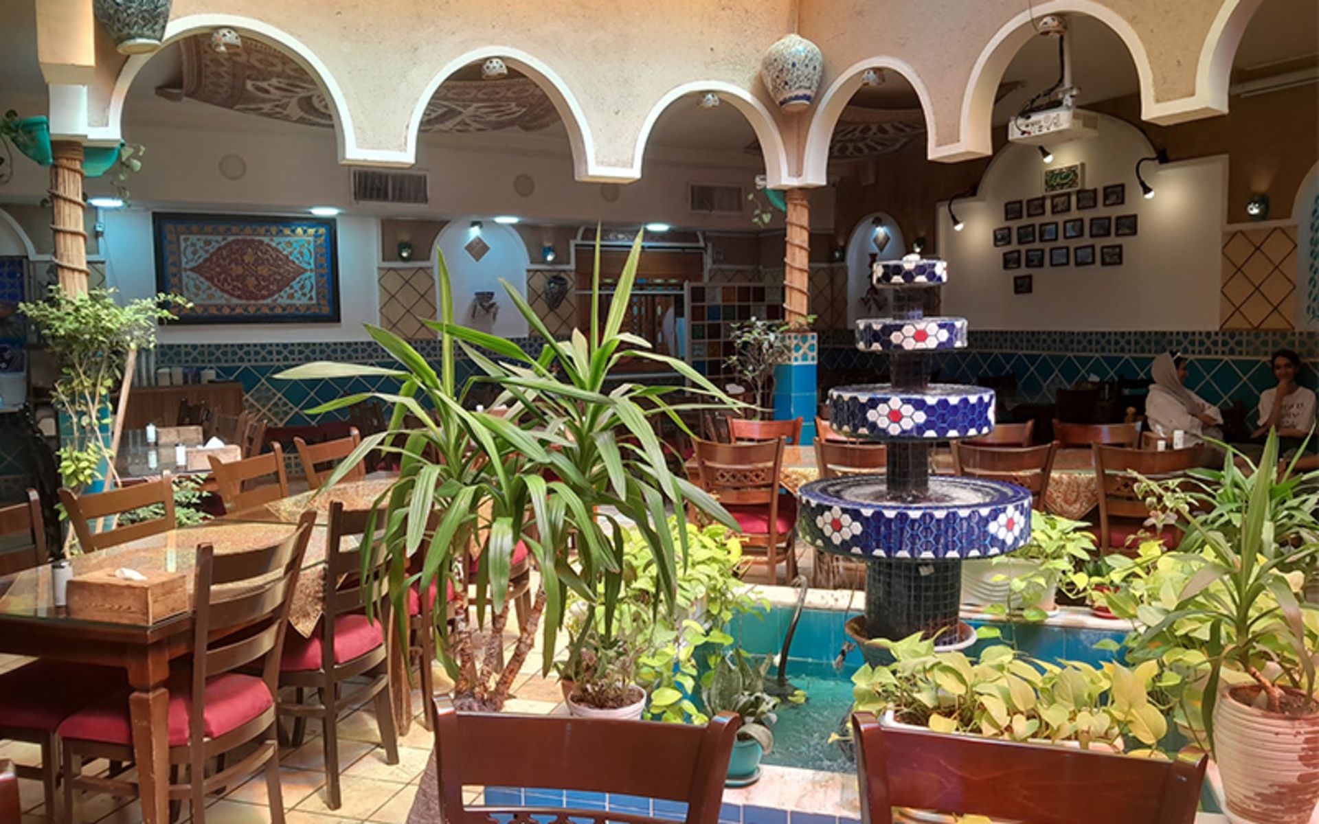 فضای داخلی سفره خانه عتیق اصفهان