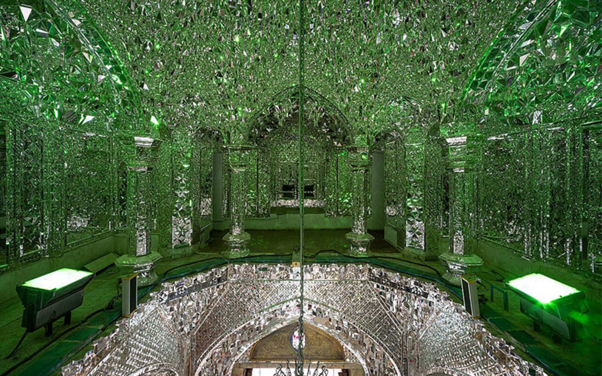 آینه کاری سقف حرم حضرت معصومه