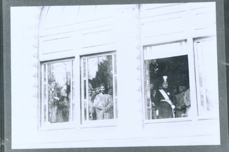 احمدشاه پشت پنجره تاریخ؛ تصویری کمتر دیدهشده از آخرین شاه قاجار 3