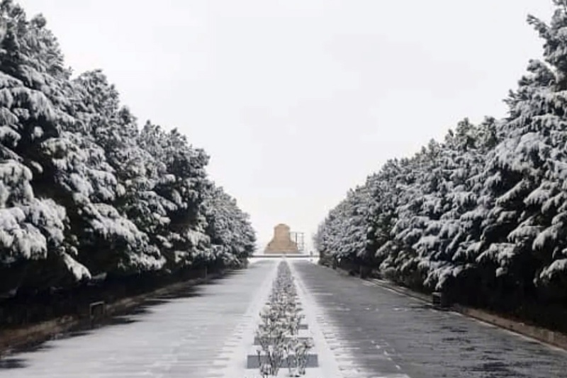 رقص برف بر آرامگاه کوروش کبیر؛ پاسارگاد سفیدپوش شد (+ تصاویر) 6