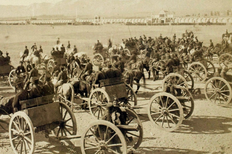 تصویری نایاب از توپهای جنگی در میدان مشق قاجار 2